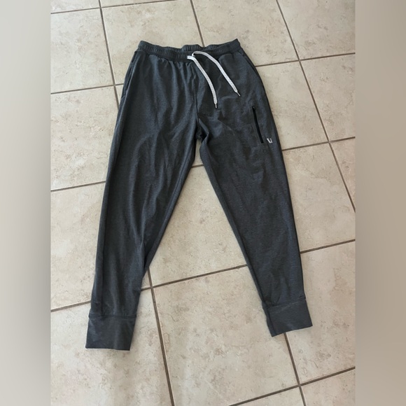 Vuori Sunday Performance Joggers in charcoal heather - Picture 5 of 8